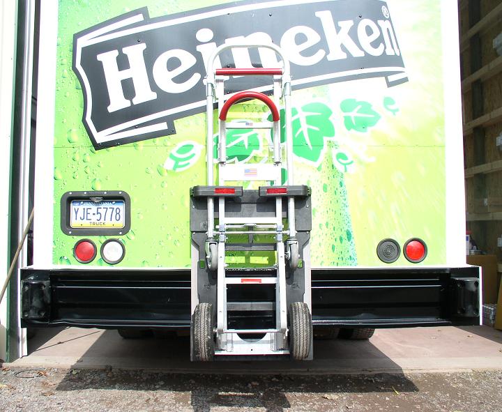 Heineken Beer truck - Navistar 4700 Series with HTS-30D Ultra-Rack